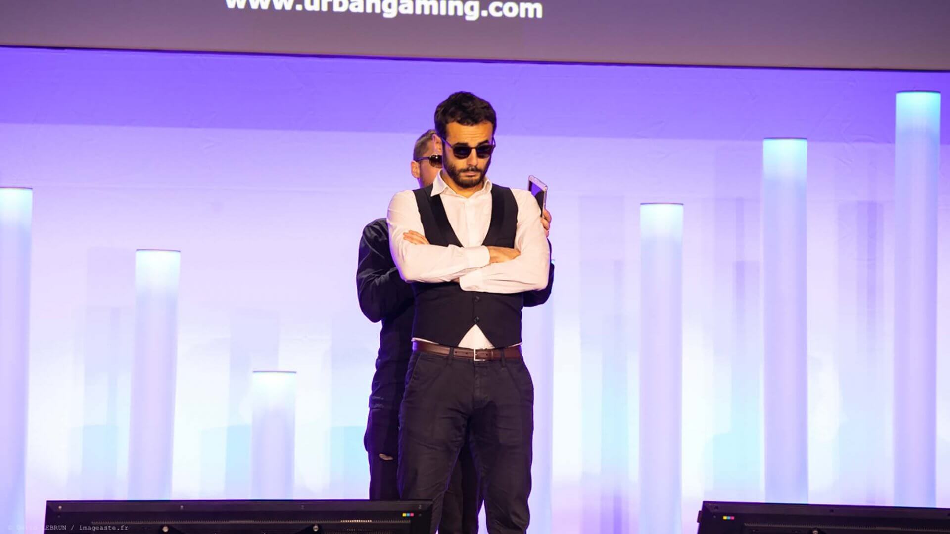 Personne participant à un serious game