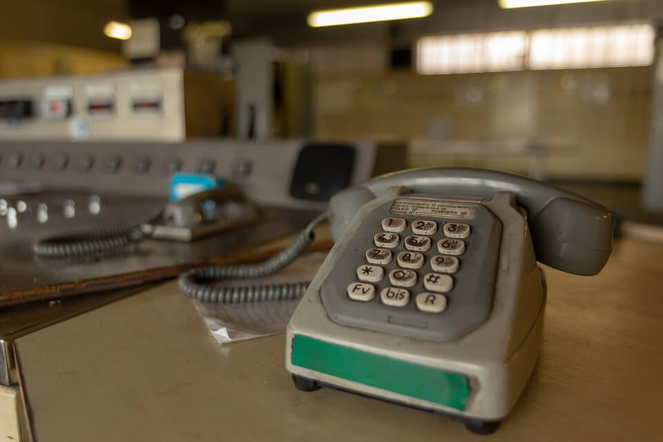 teambulding-paris-telephone